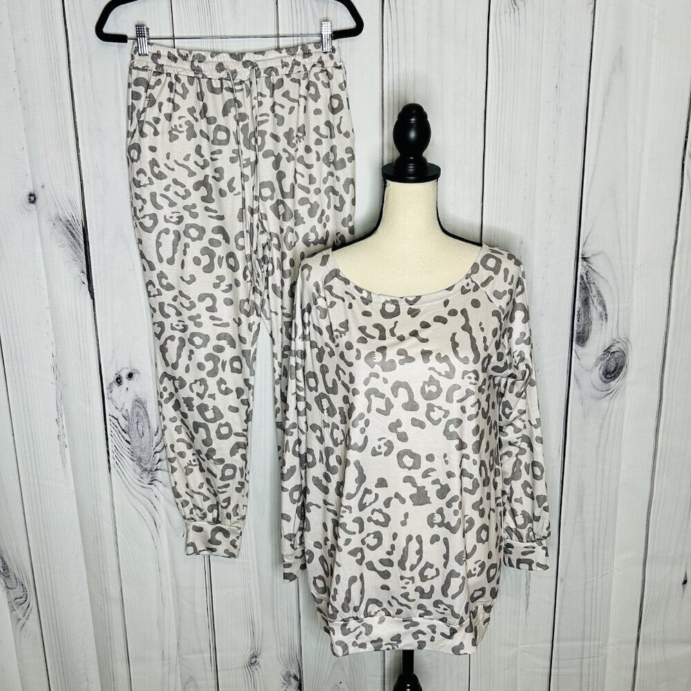 NWT Leo Rosi Womens Animal Print Pajama Sleepwear Set Sz S Gray Long Sleeve